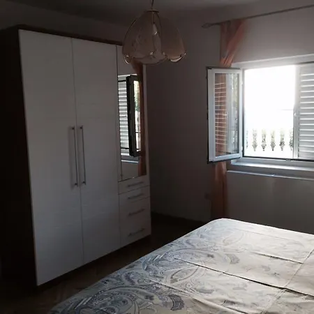 Mara Daire Novi Vinodolski